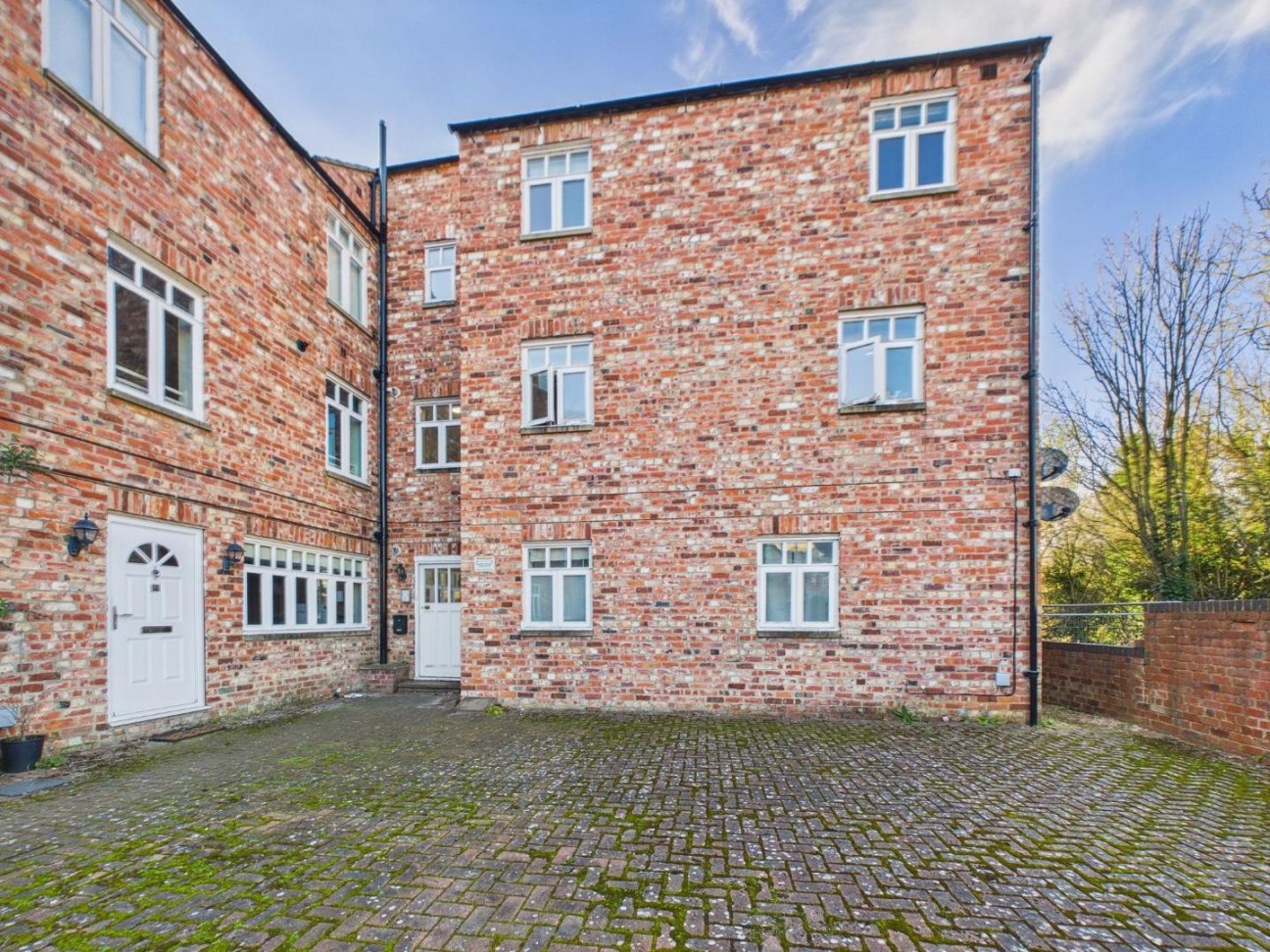 1 bedroom Terraced House For Sale