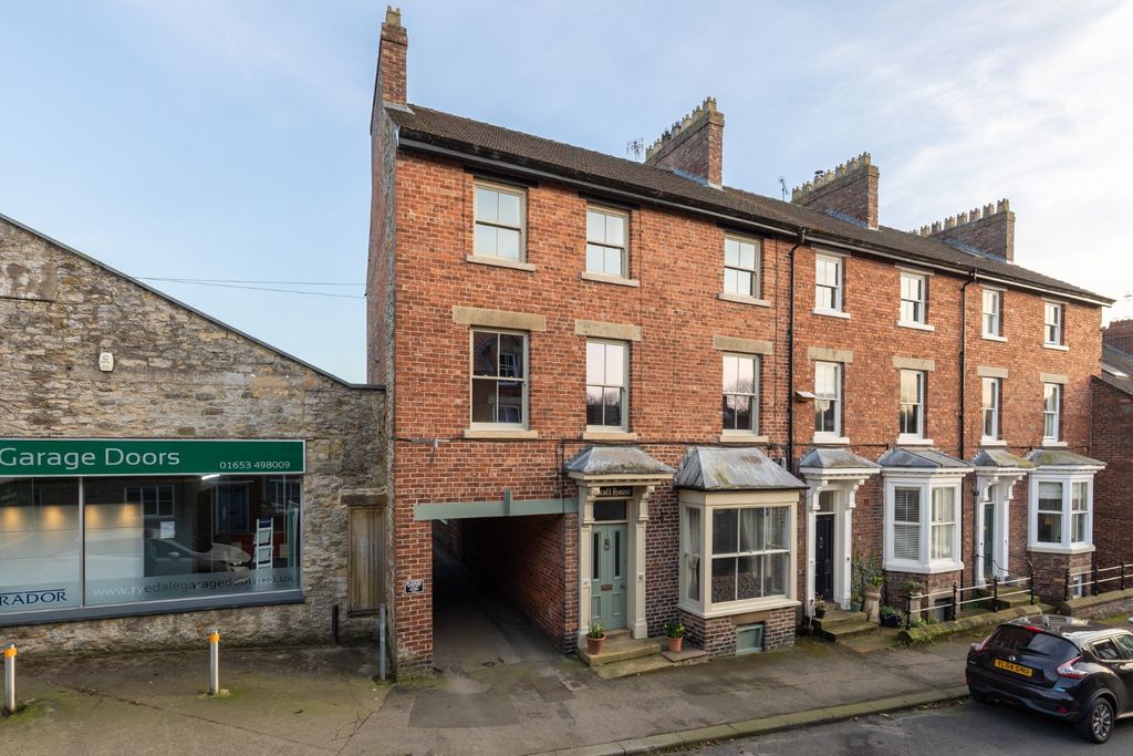 6 bedroom Cottage Under Offer