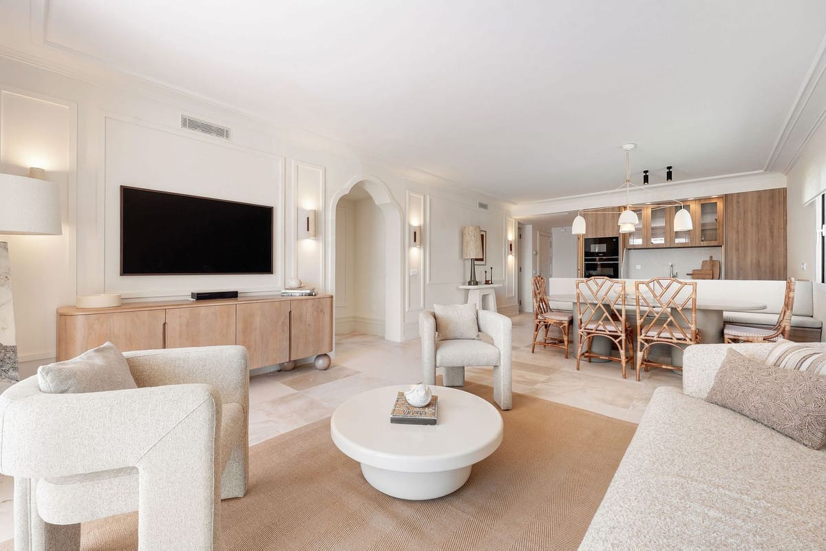 3 bedroom Apartment For Sale