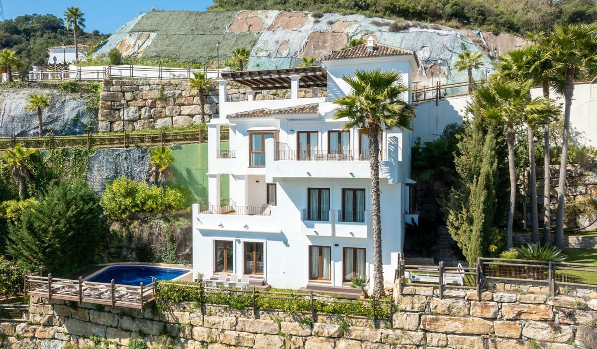 5 bedroom Villa For Sale