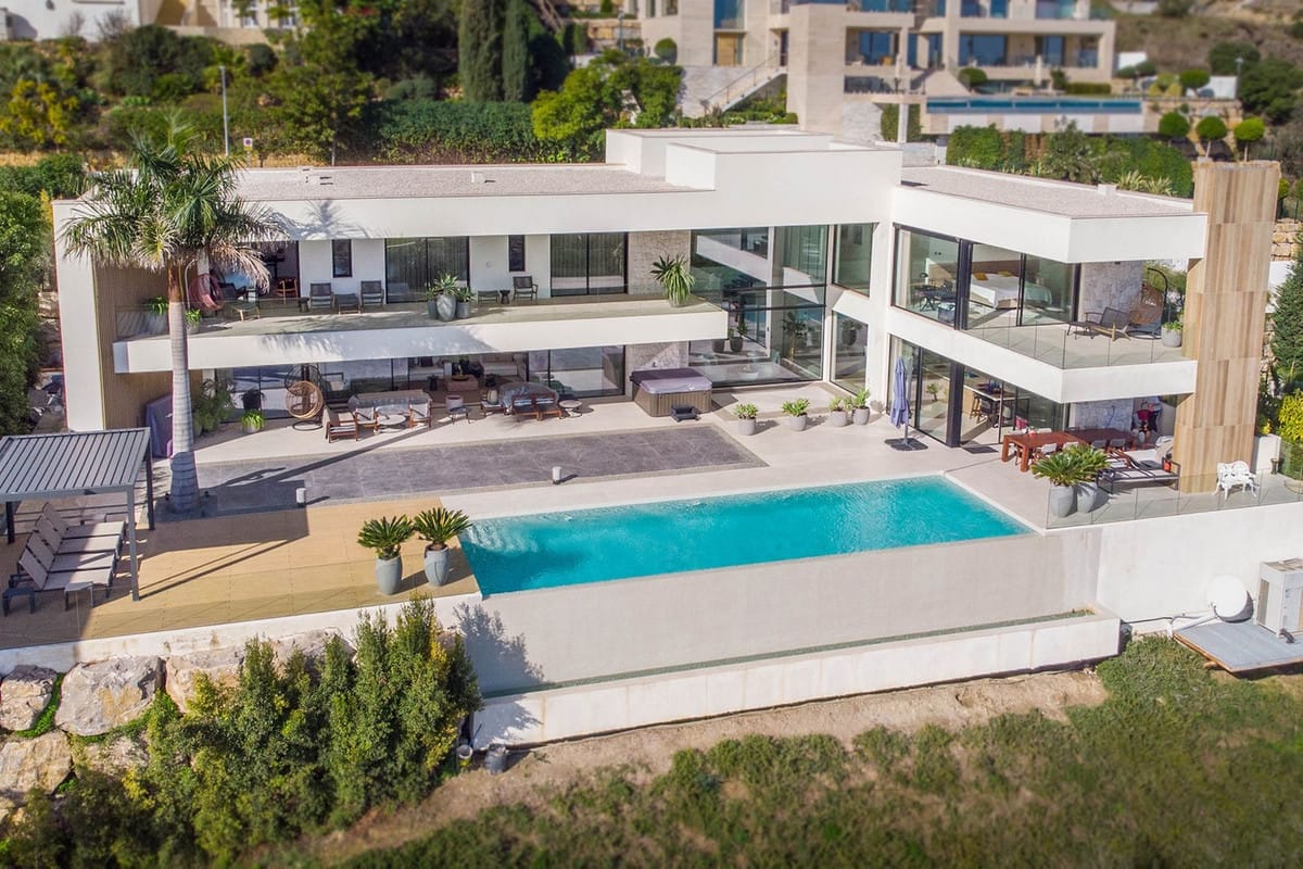 5 bedroom Villa For Sale