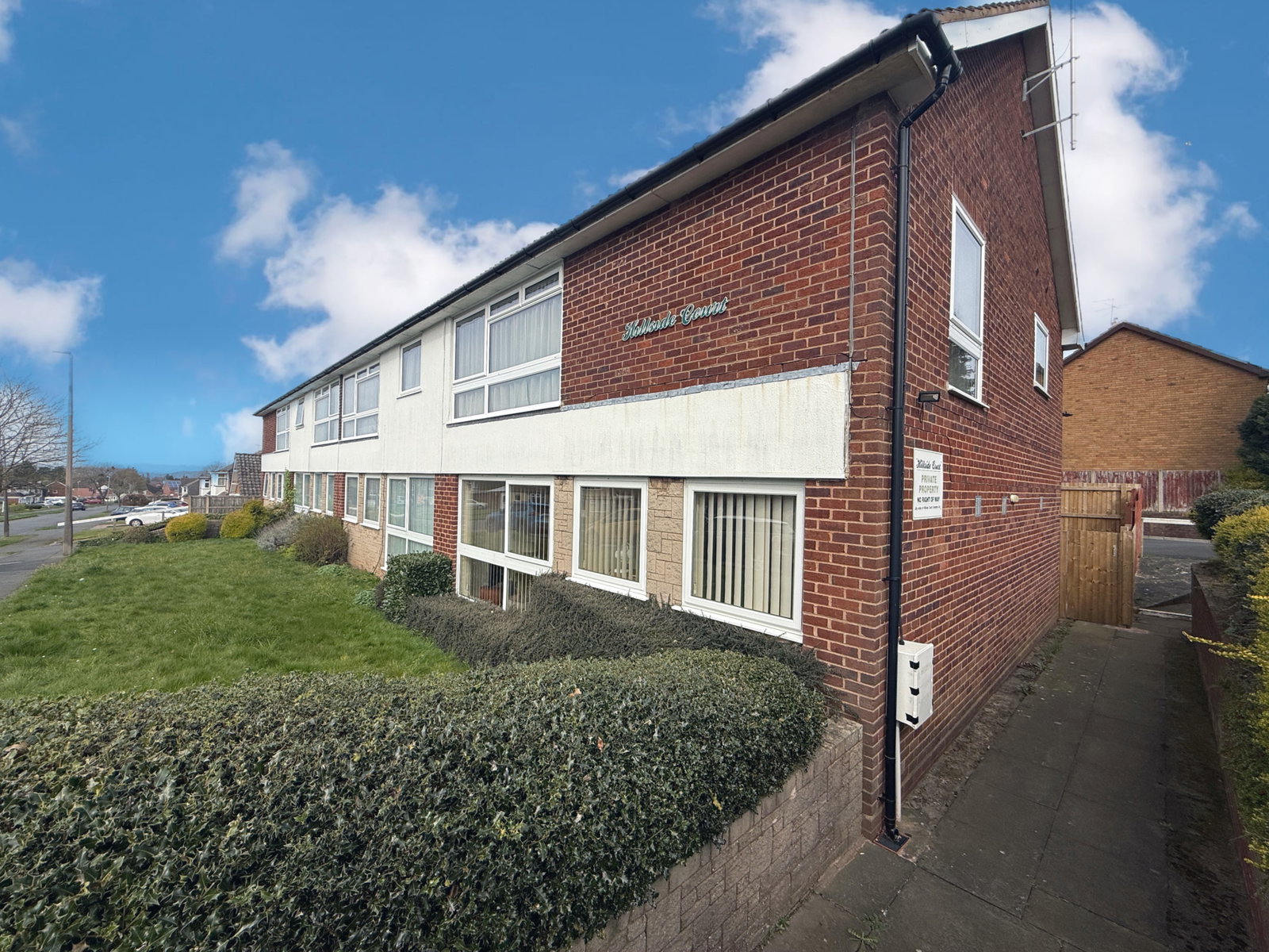 2 bedroom Flat For Sale