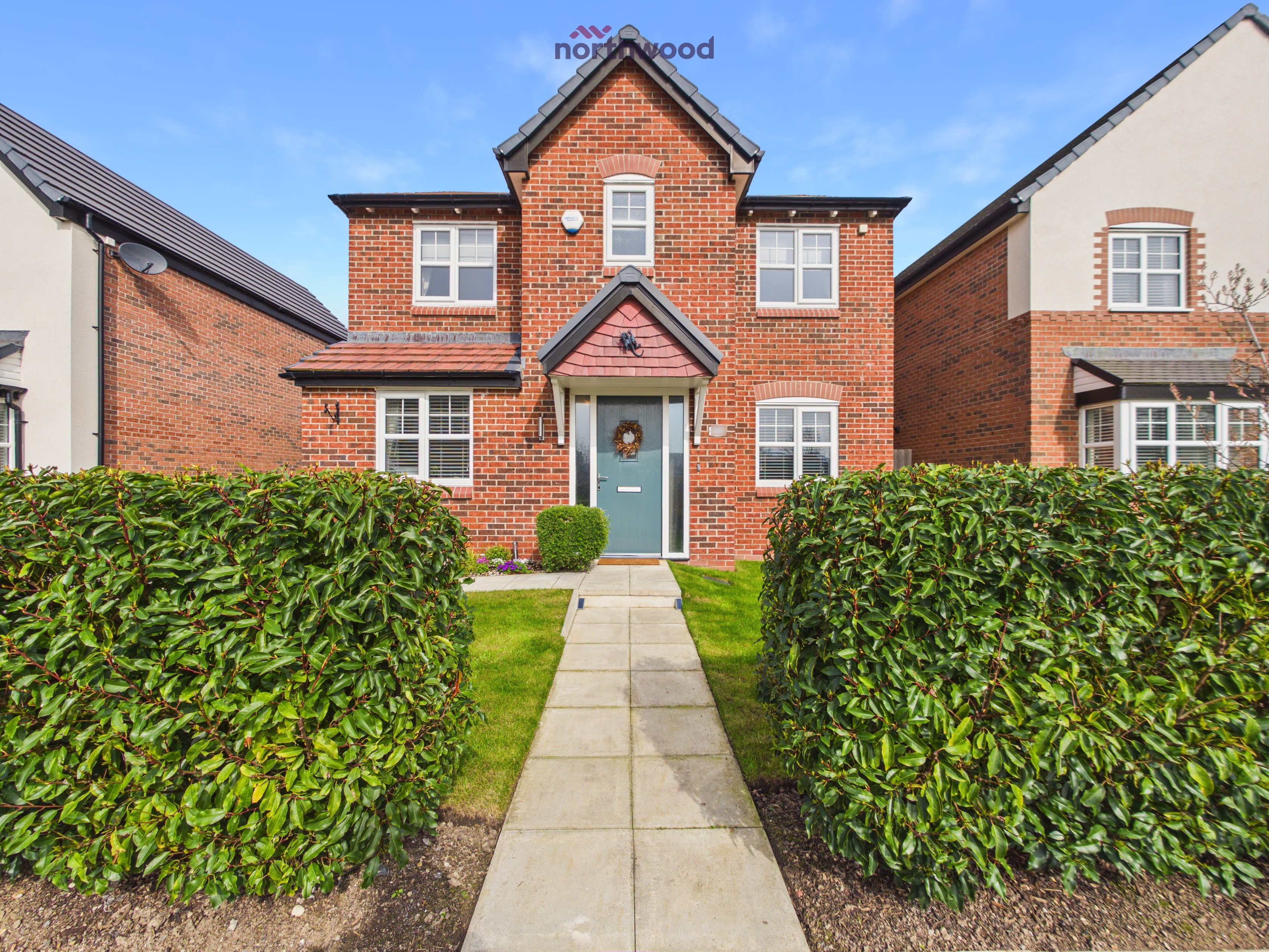 4 bedroom Detached house Under Offer