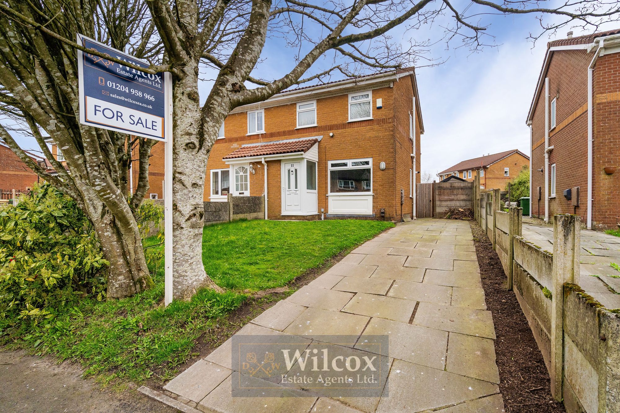 2 bedroom Semi-detached house Under Offer