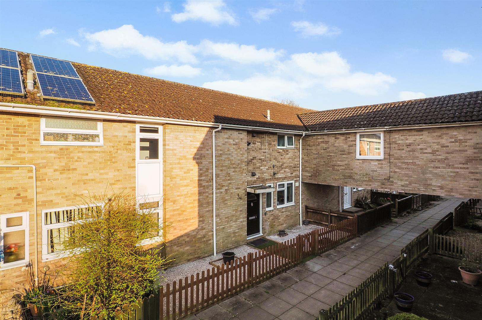 3 bedroom House (unspecified) Under Offer