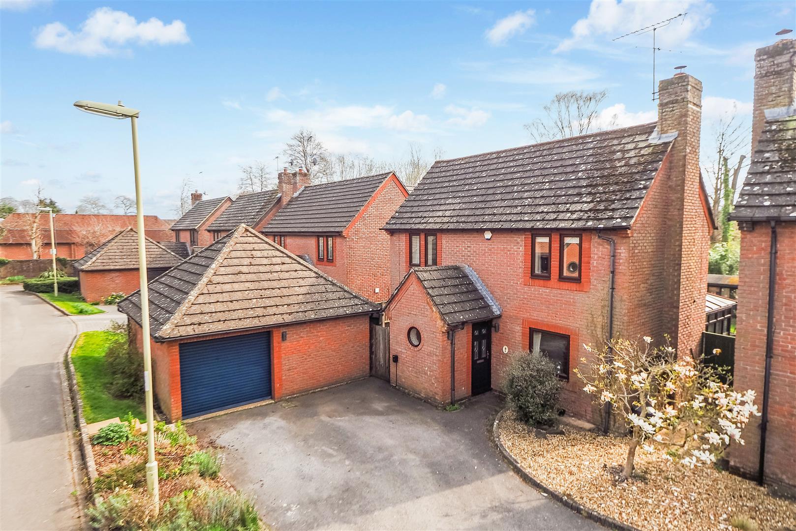 4 bedroom Detached house Under Offer
