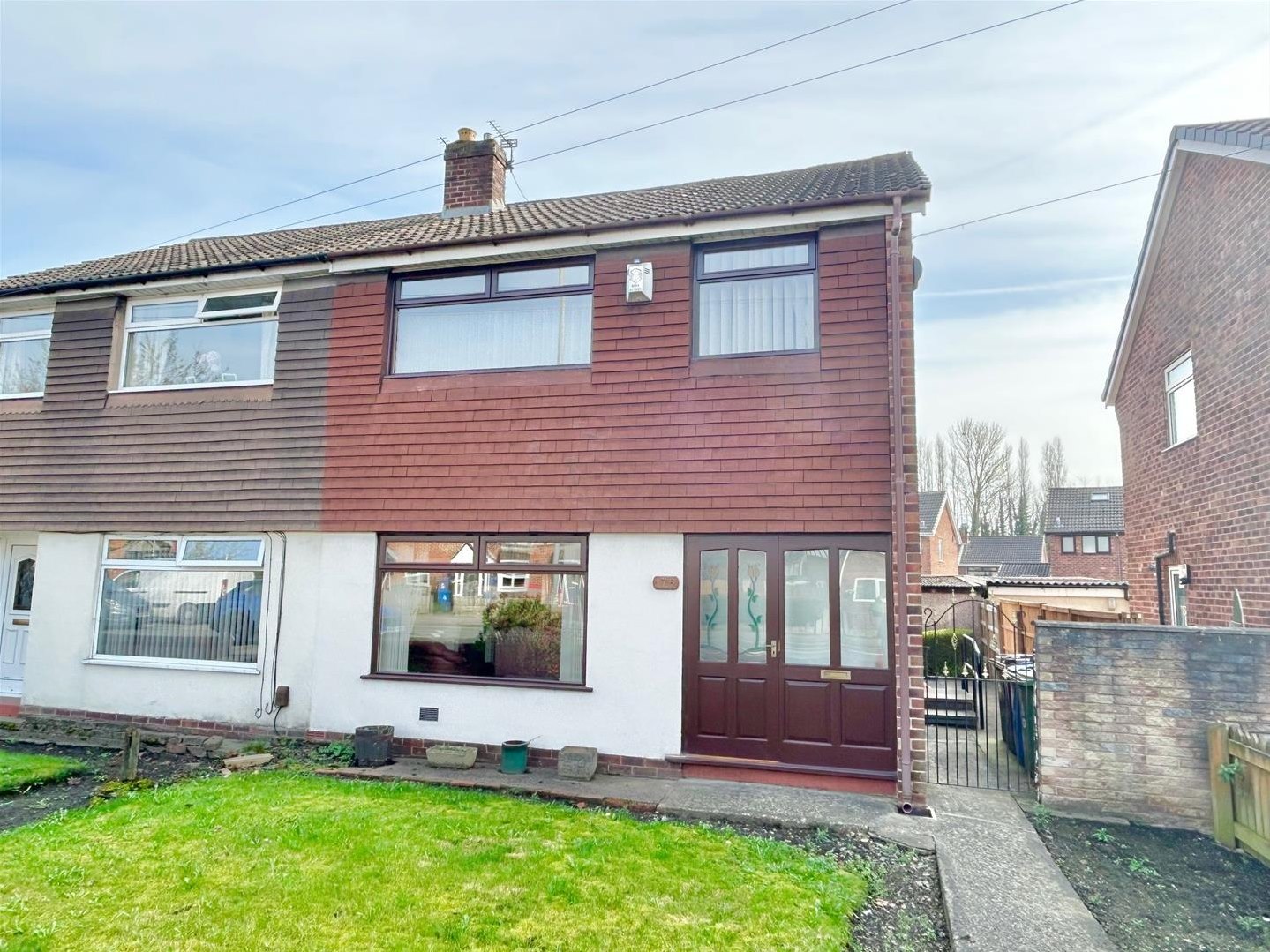 3 bedroom Semi-detached house For Sale