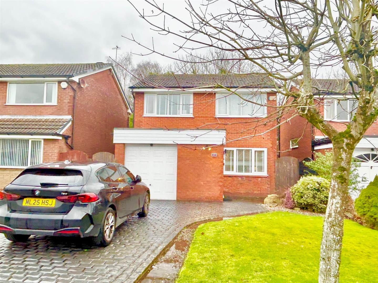3 bedroom Detached house For Sale
