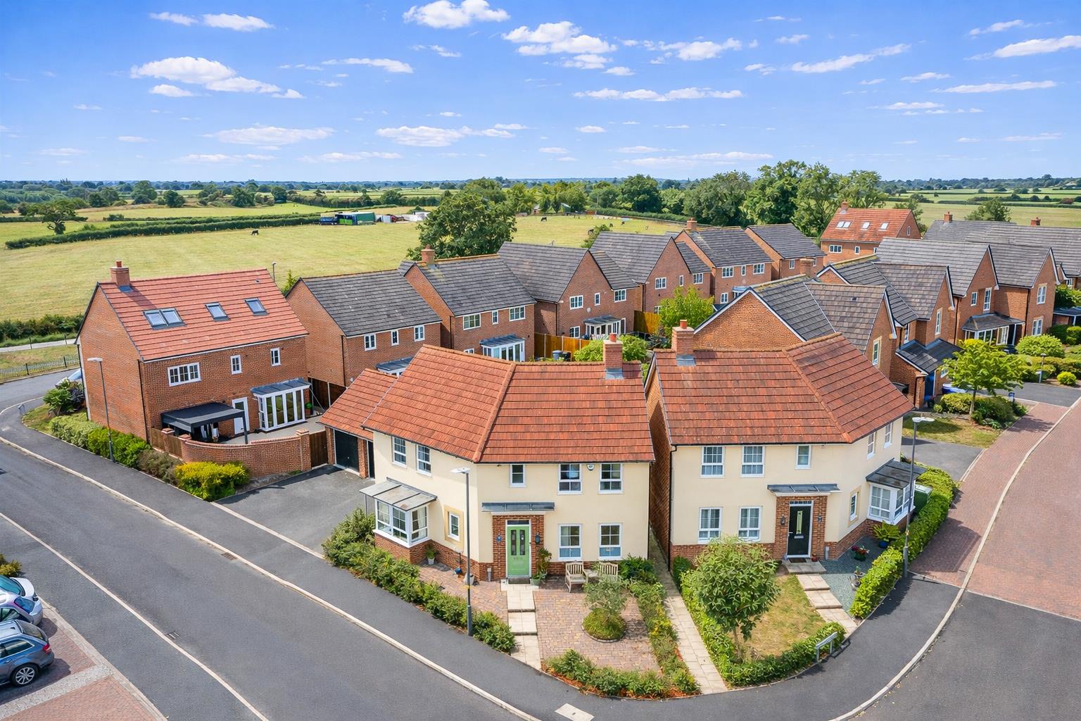 3 bedroom Detached house Under Offer