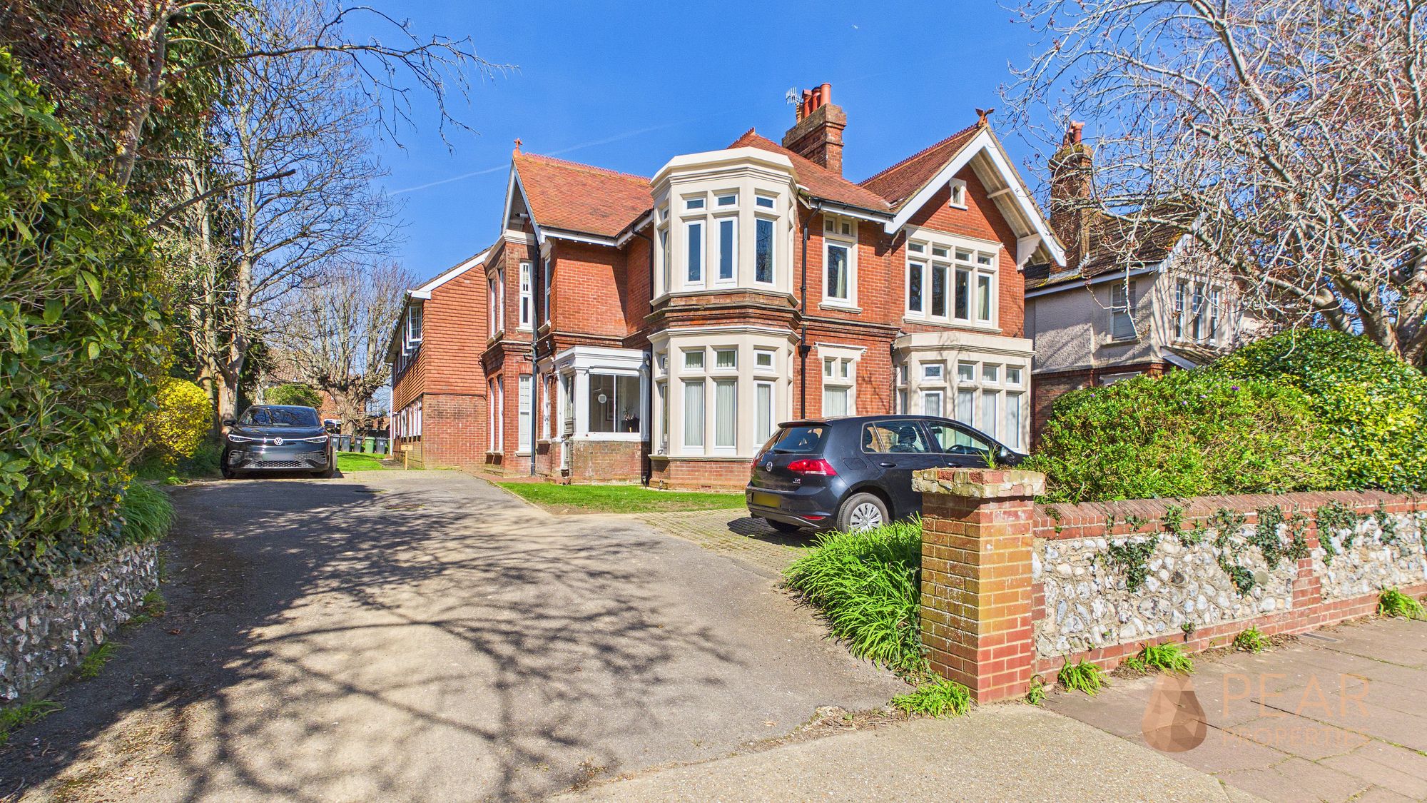 2 bedroom Flat For Sale