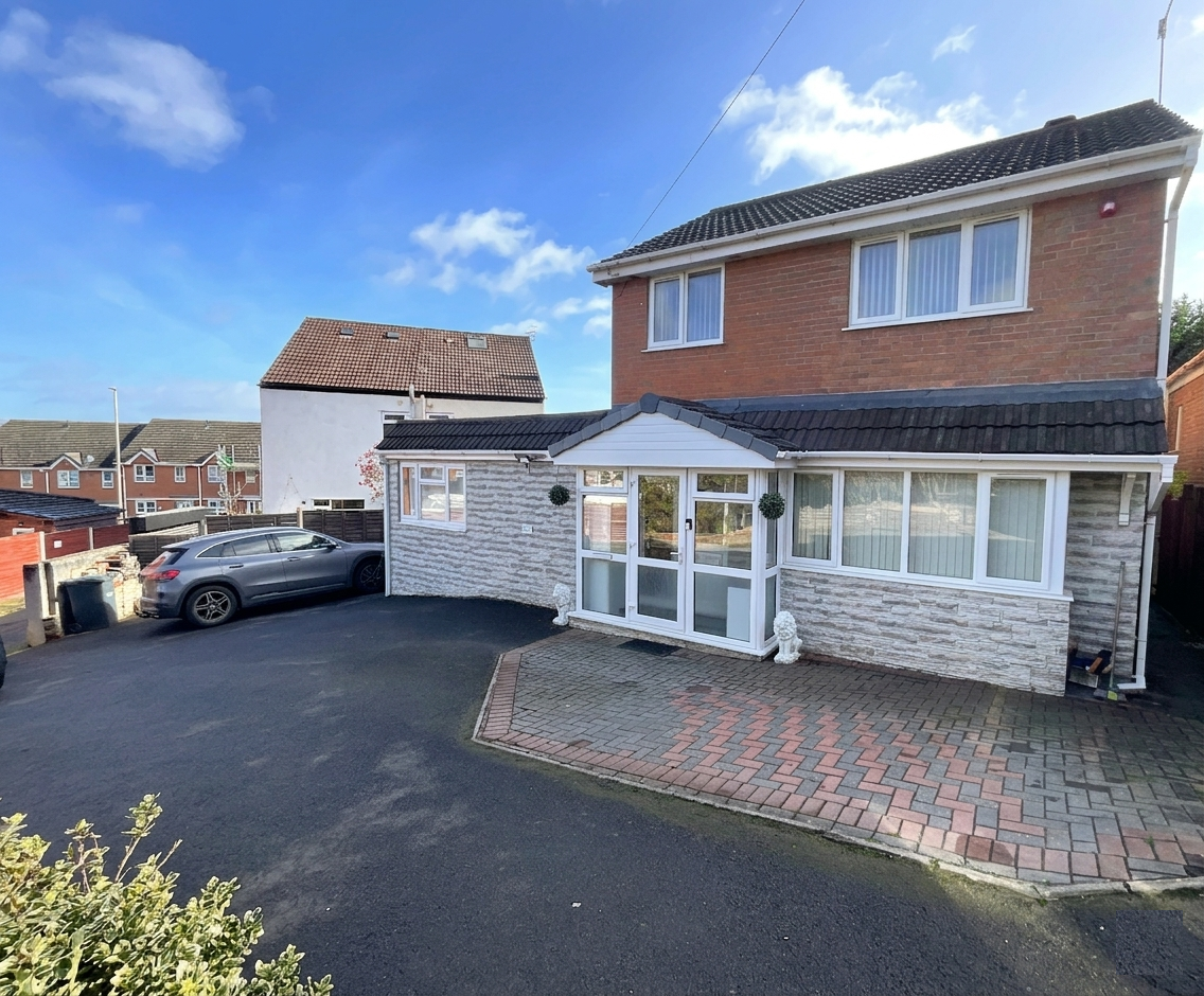 3 bedroom Detached house For Sale
