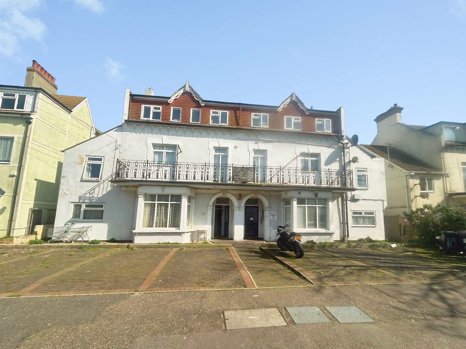 2 bedroom Flat To Let
