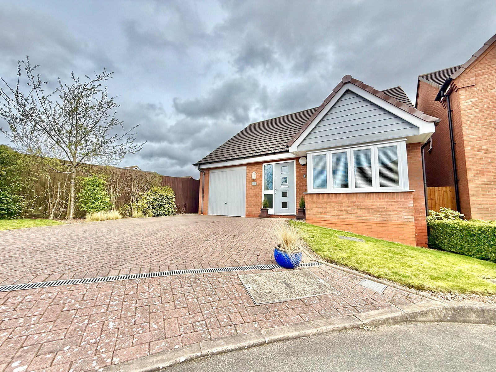 3 bedroom Detached bungalow Under Offer