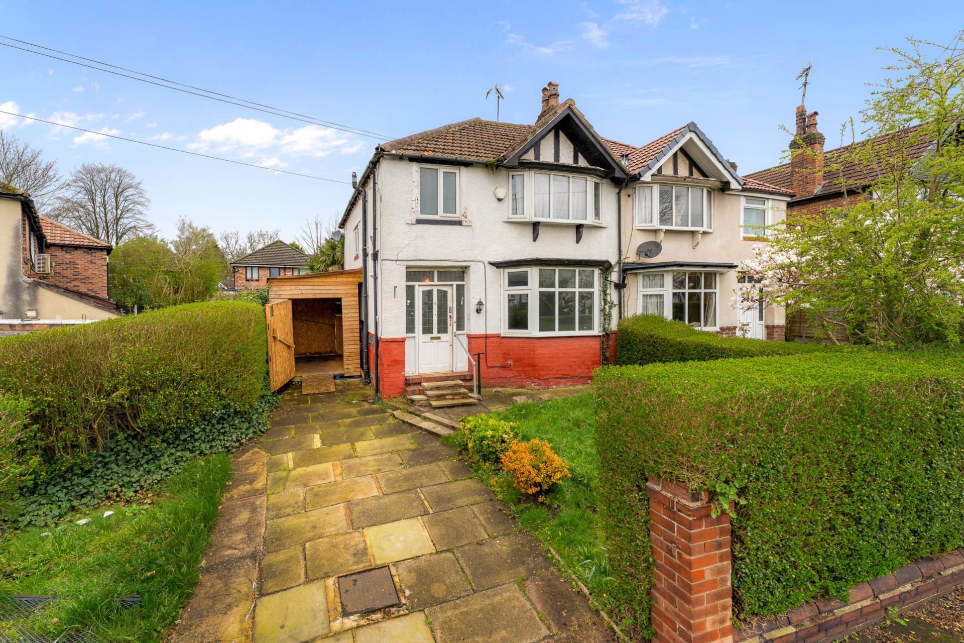 3 bedroom Semi-detached house Under Offer