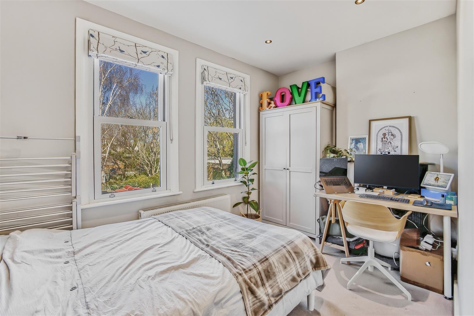 3 bedroom Flat For Sale