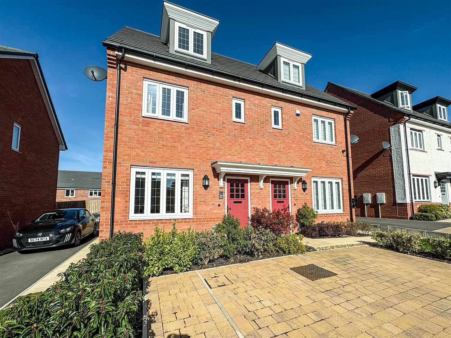 3 bedroom Link detached house For Sale