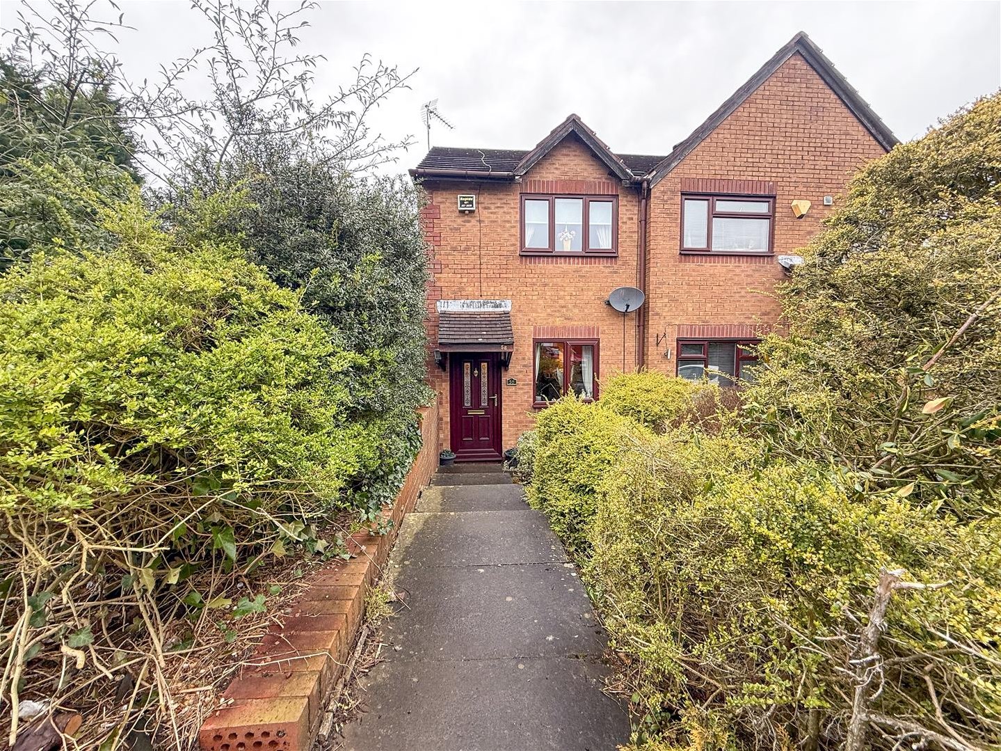 2 bedroom Semi-detached house Under Offer