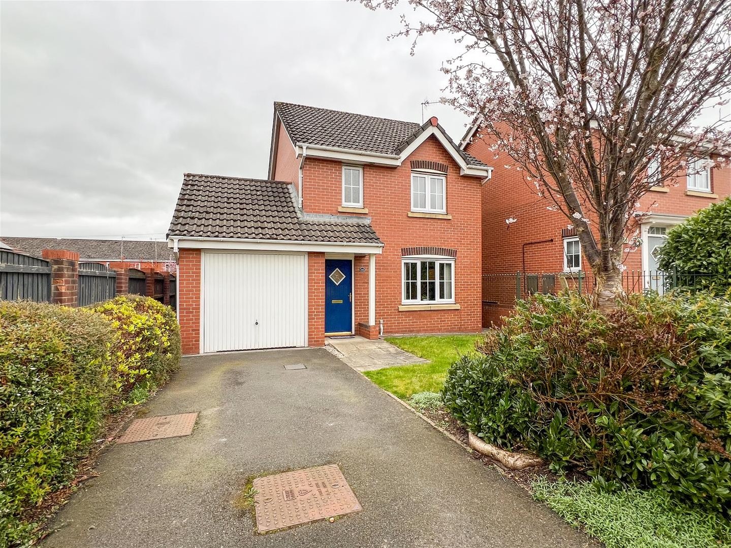 3 bedroom Link detached house Under Offer