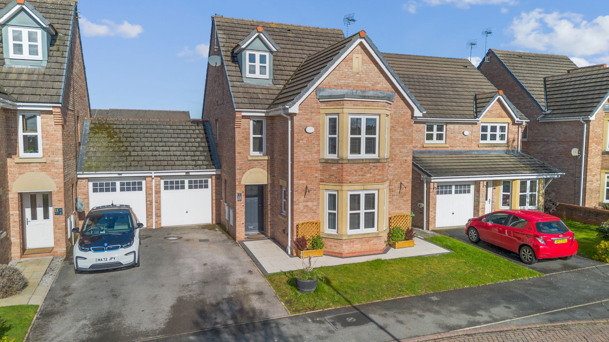5 bedroom Link detached house Under Offer