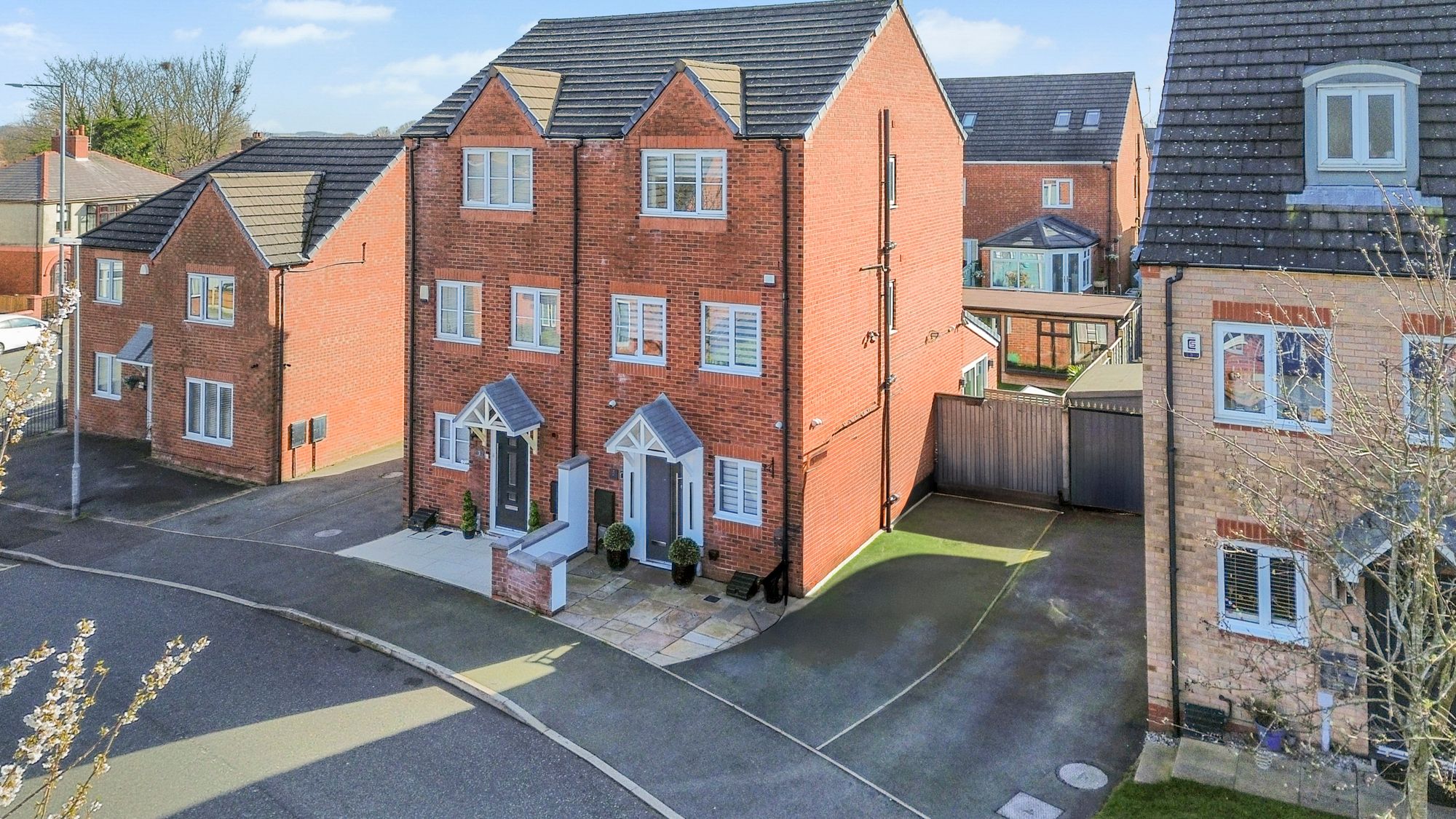 4 bedroom Link detached house For Sale