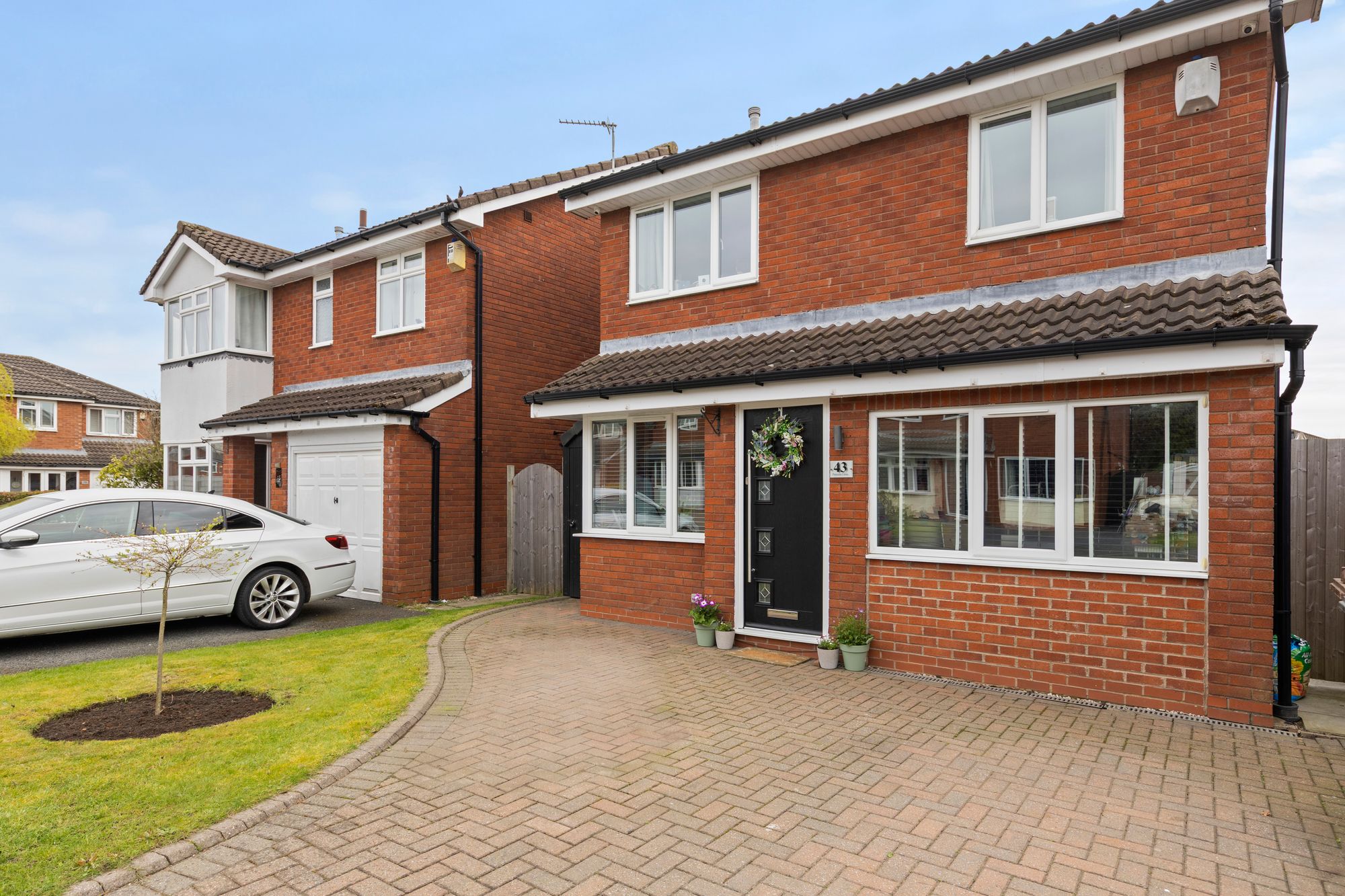 3 bedroom Detached house Under Offer