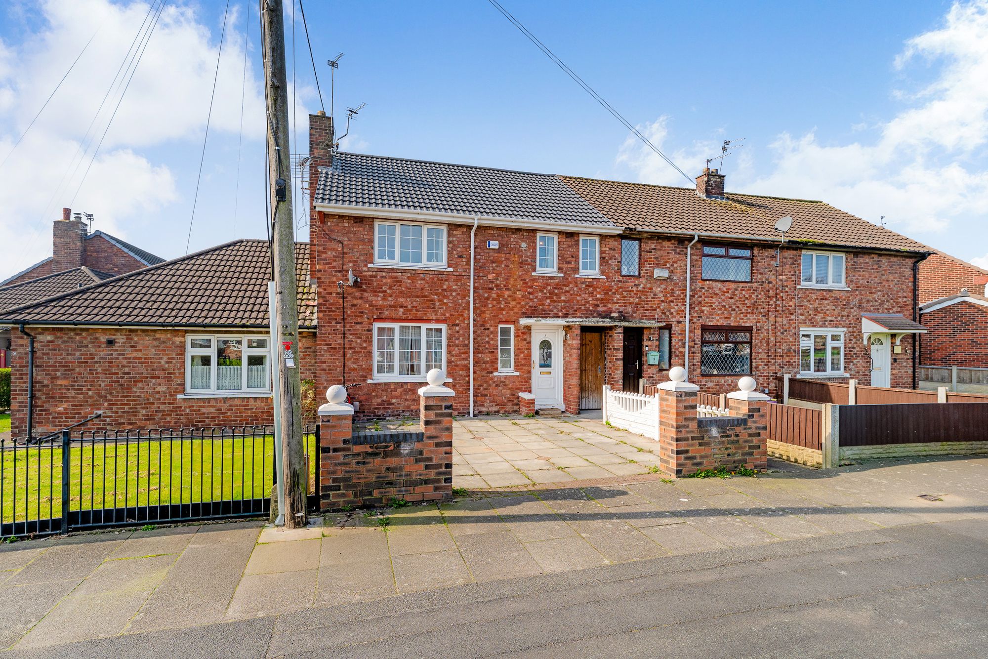 3 bedroom End of terrace house Under Offer