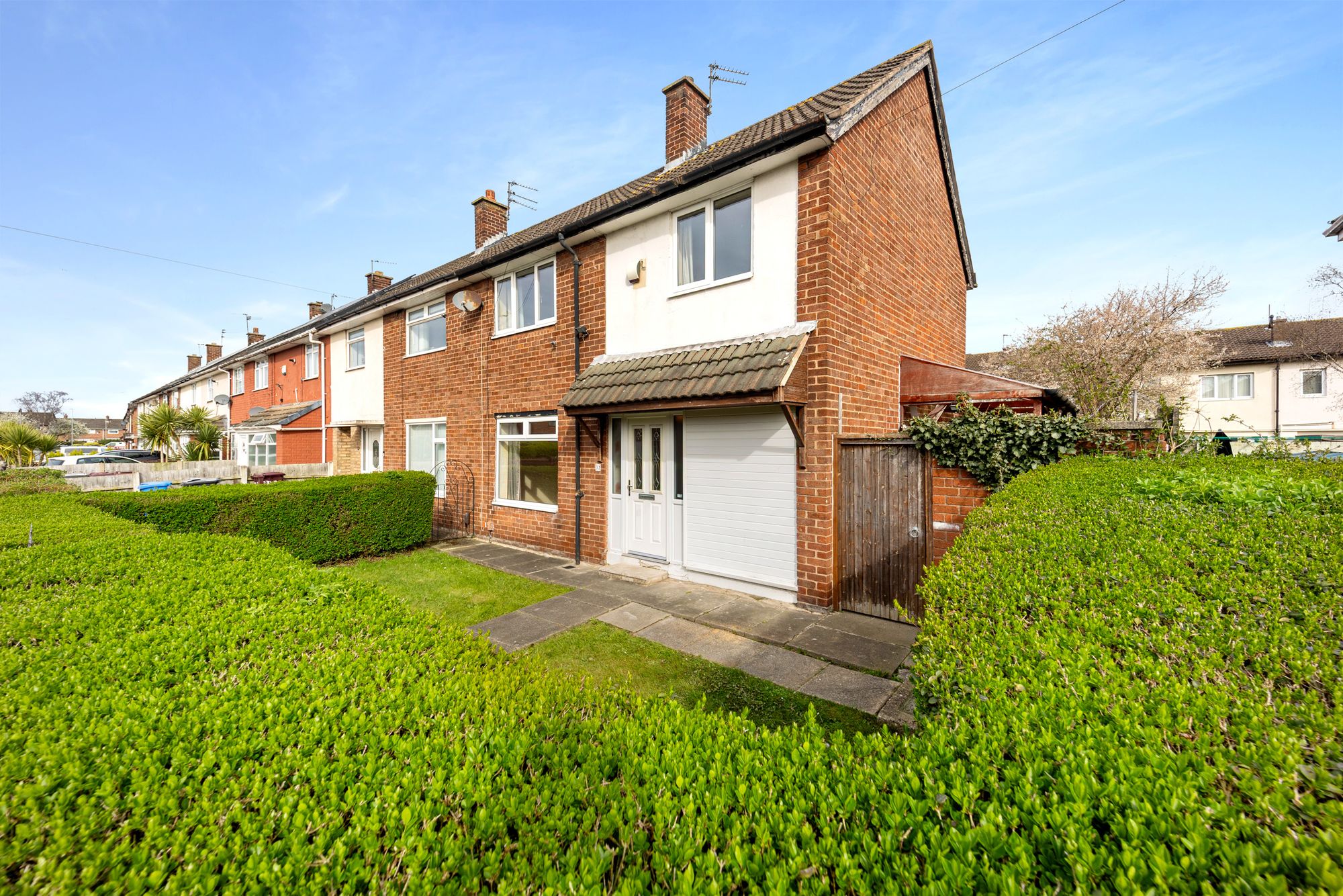3 bedroom End of terrace house Under Offer