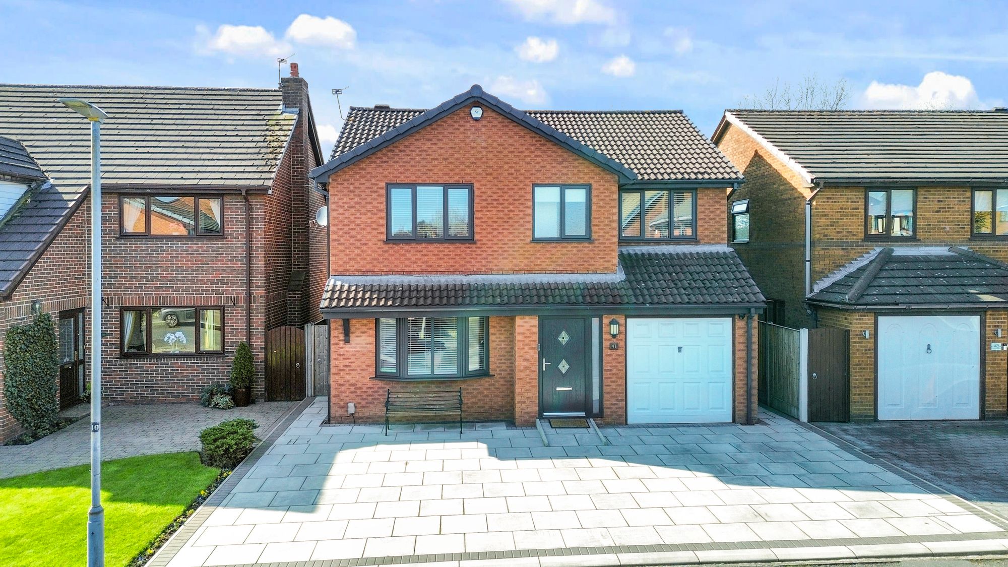 4 bedroom Detached house Under Offer