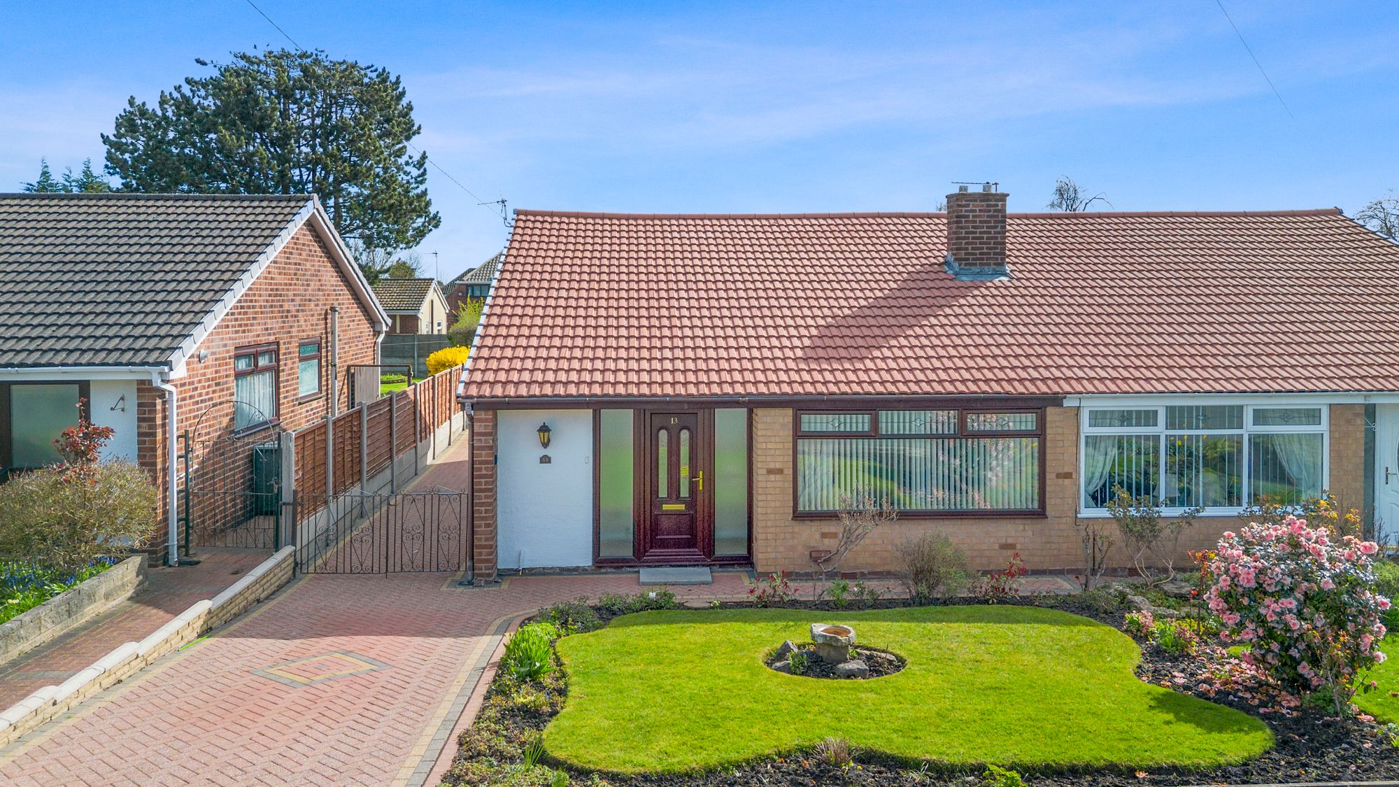 3 bedroom Detached bungalow Under Offer