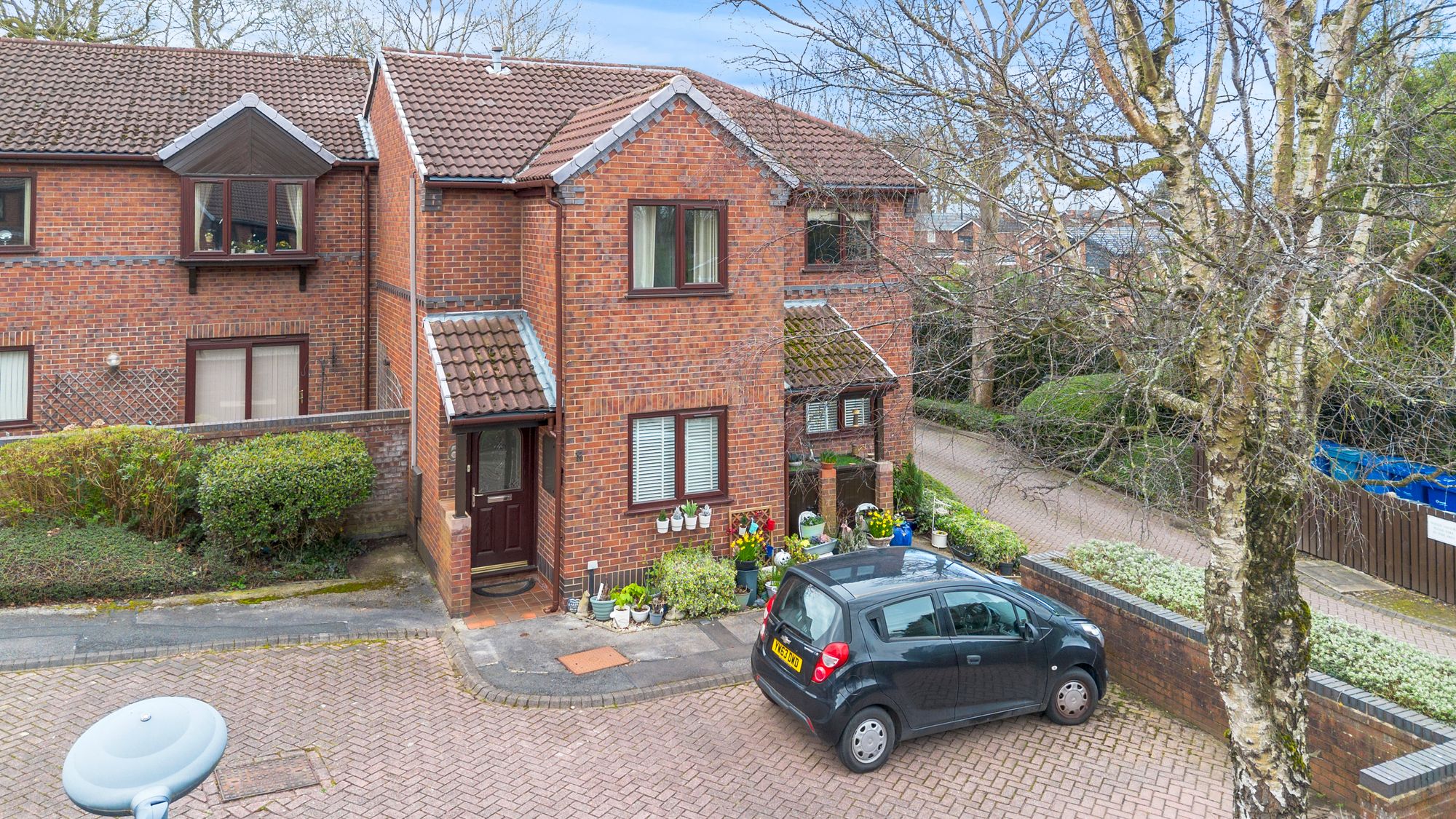 2 bedroom Flat For Sale