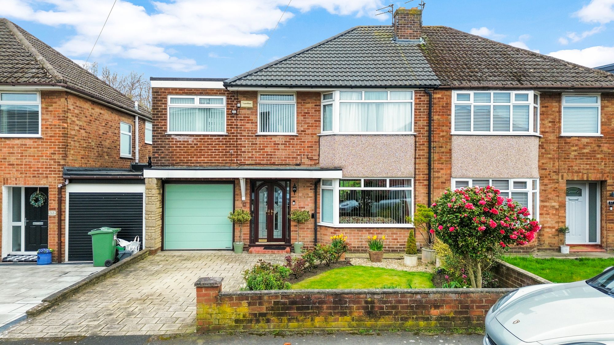 4 bedroom Semi-detached house Under Offer