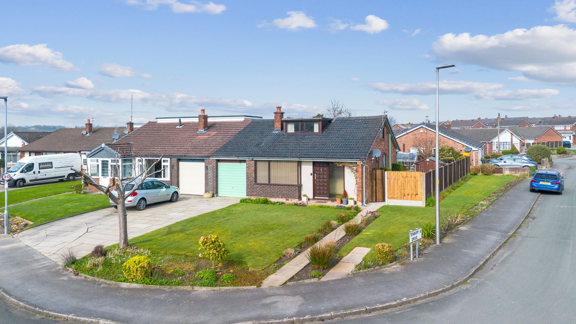 3 bedroom Semi-detached house Under Offer