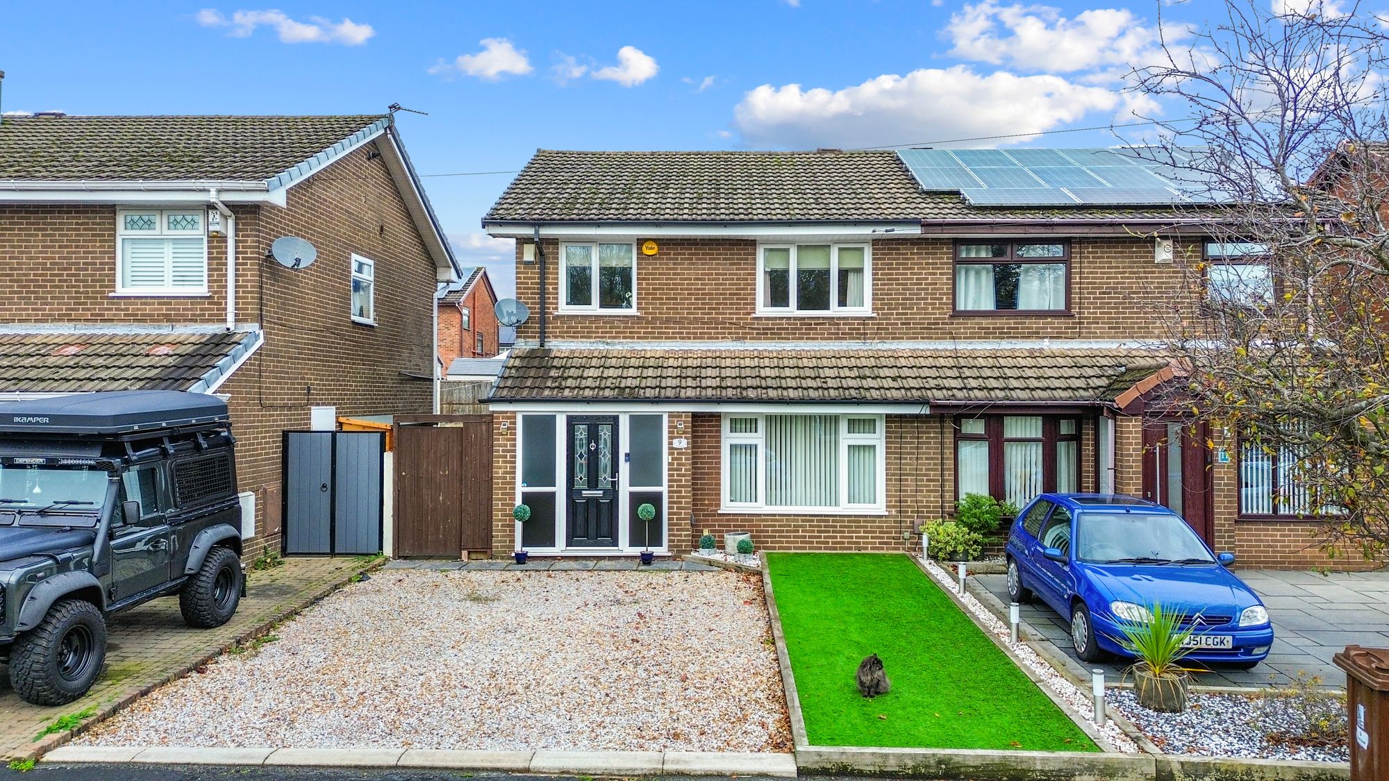 3 bedroom Semi-detached house Under Offer