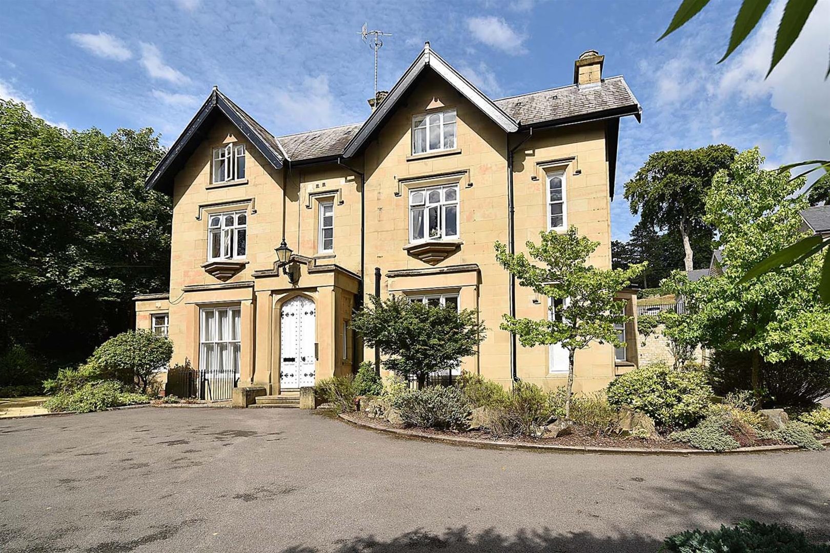 2 bedroom Apartment For Sale