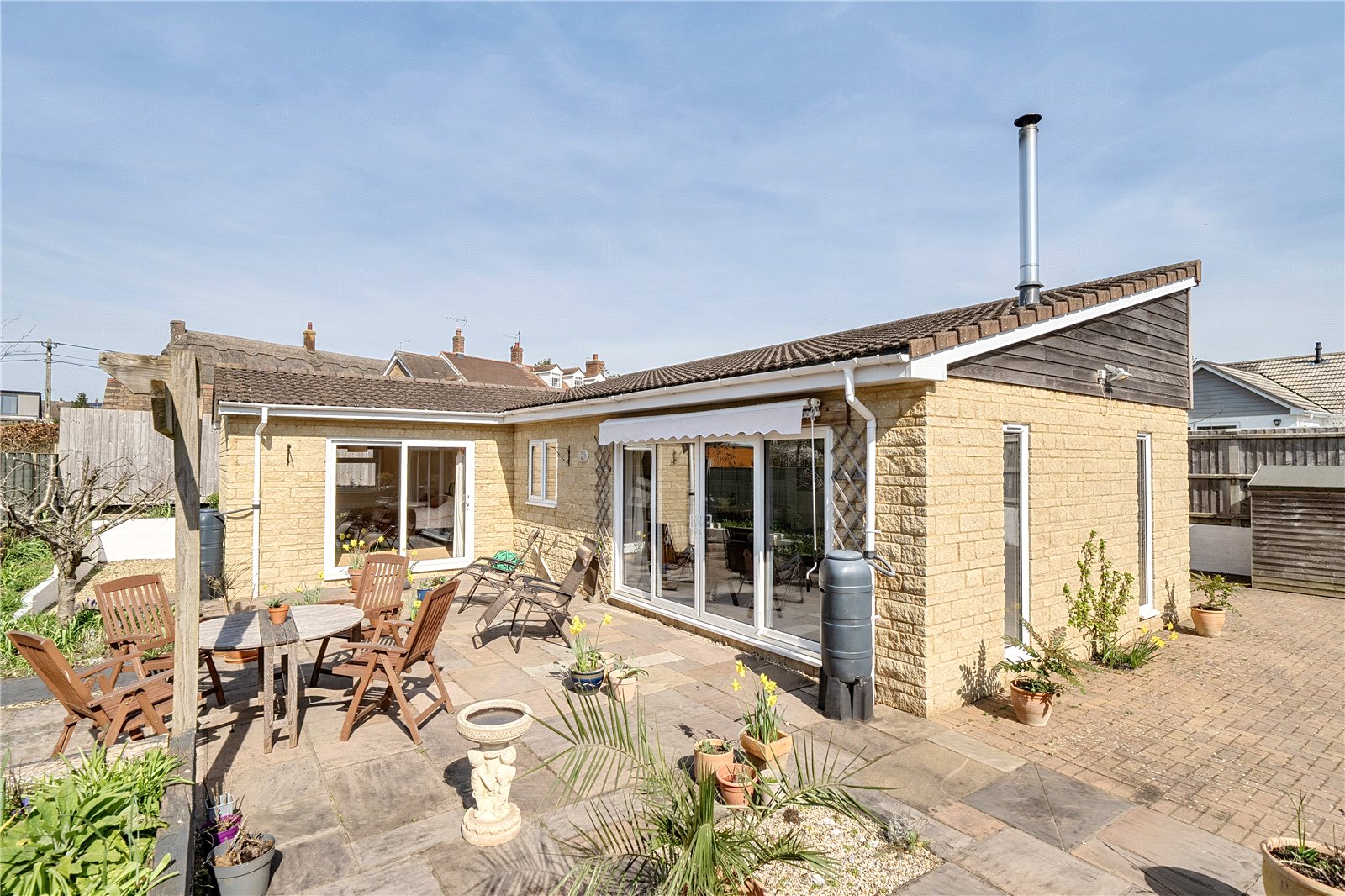 3 bedroom Detached bungalow For Sale