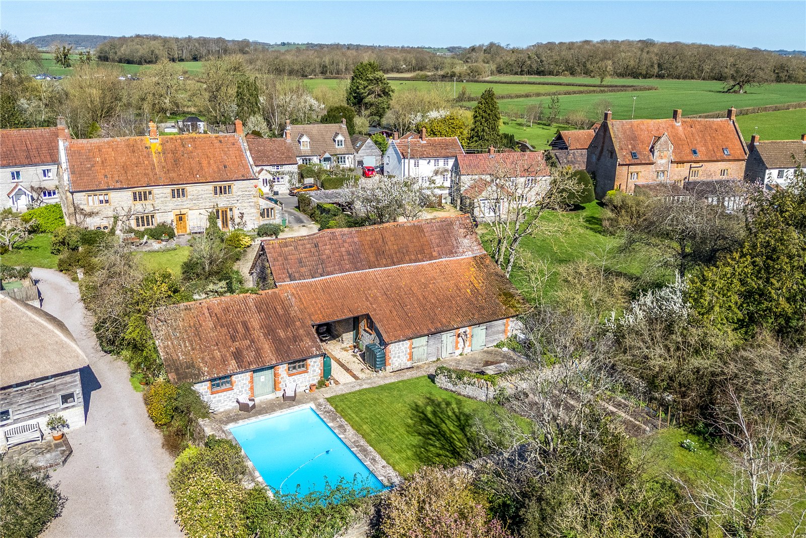 5 bedroom Detached house Under Offer