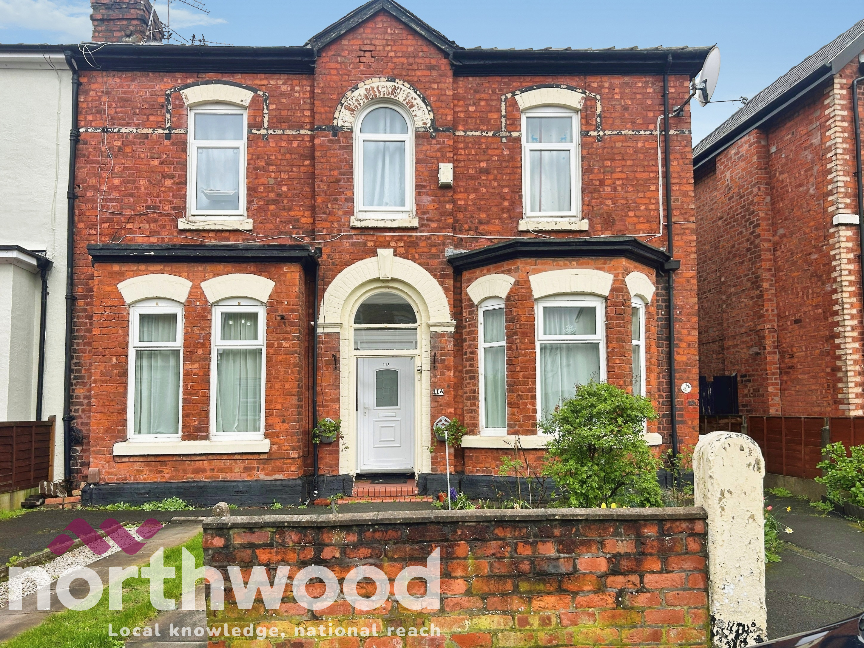 2 bedroom Flat For Sale