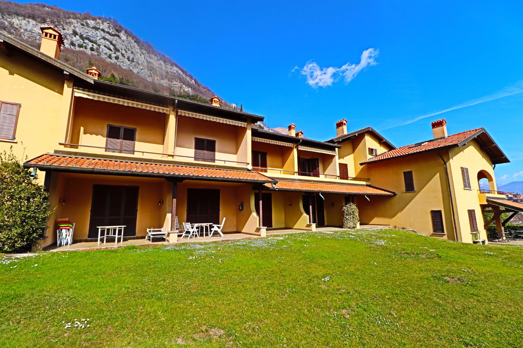 3 bedroom Apartment For Sale