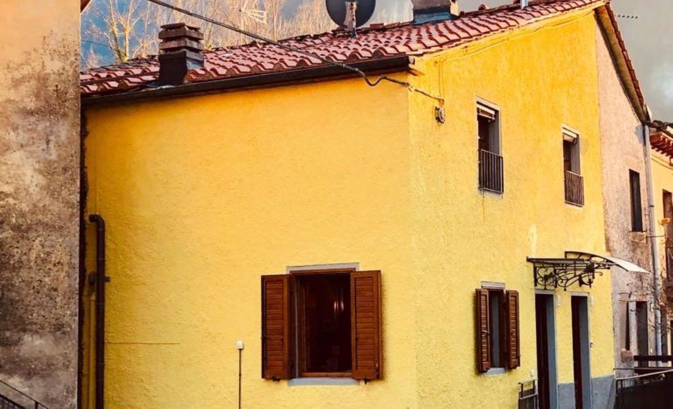 2 bedroom House (unspecified) For Sale