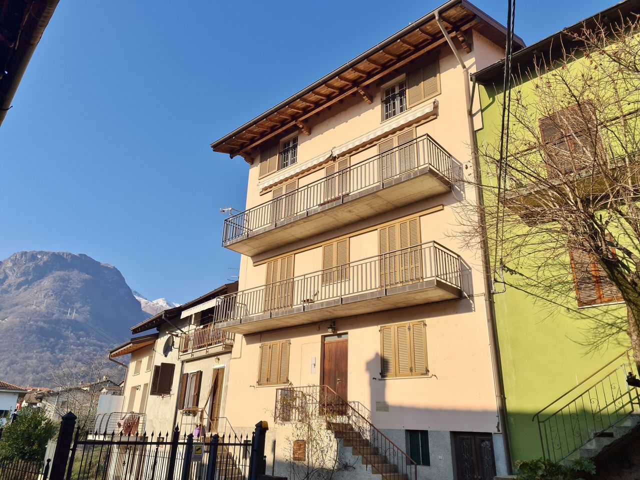 4 bedroom Property For Sale