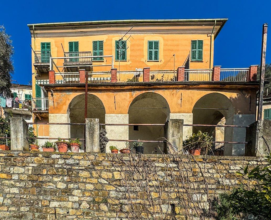 9 bedroom Villa For Sale