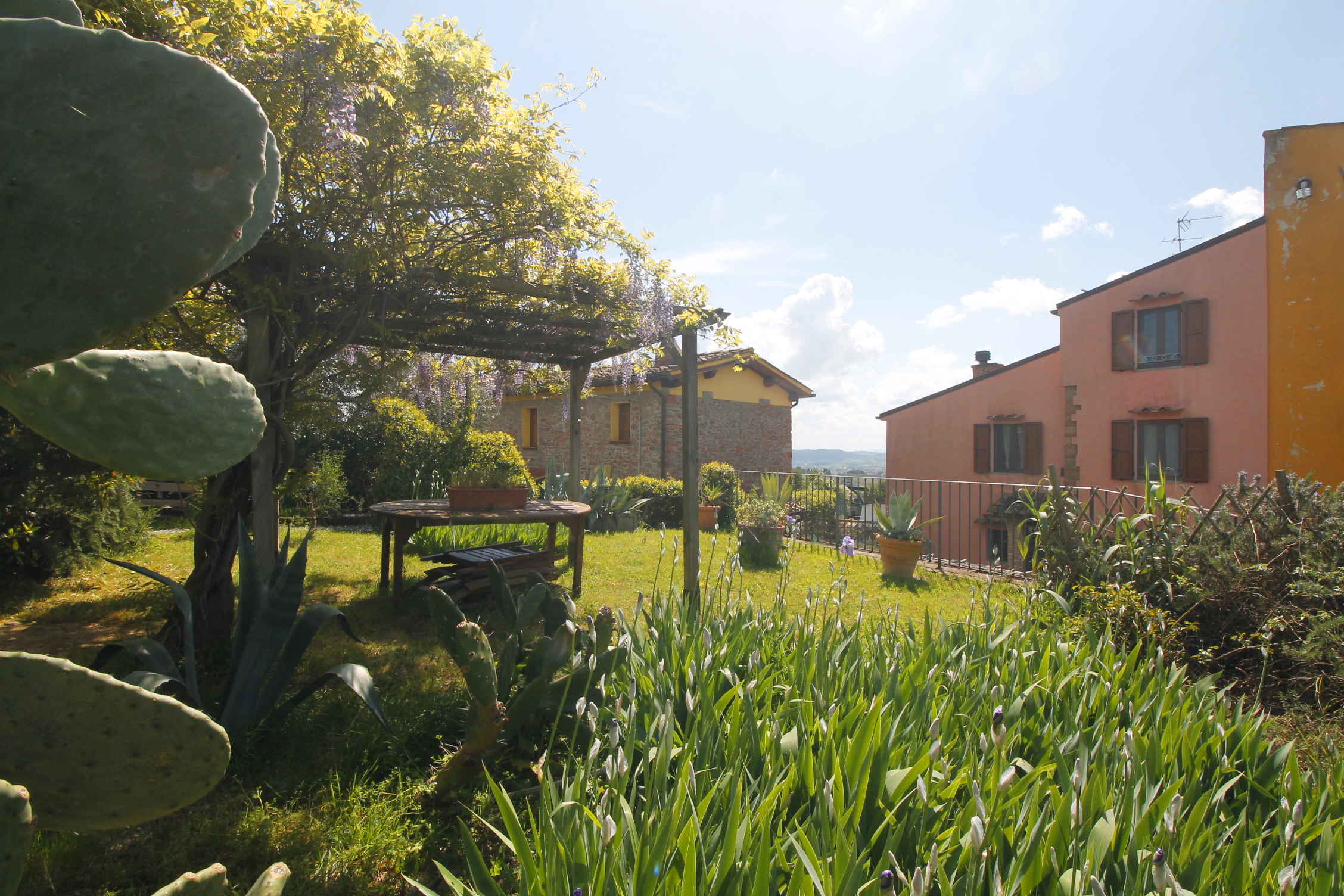 2 bedroom House (unspecified) For Sale
