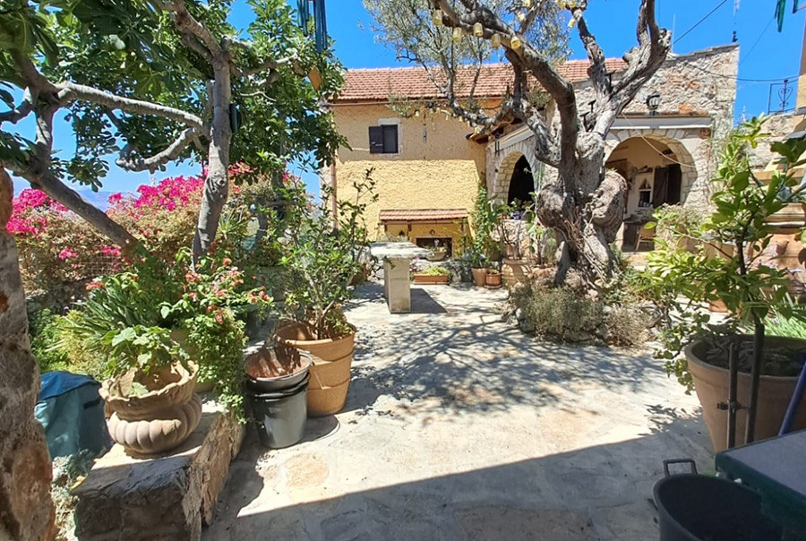 2 bedroom Studio flat For Sale