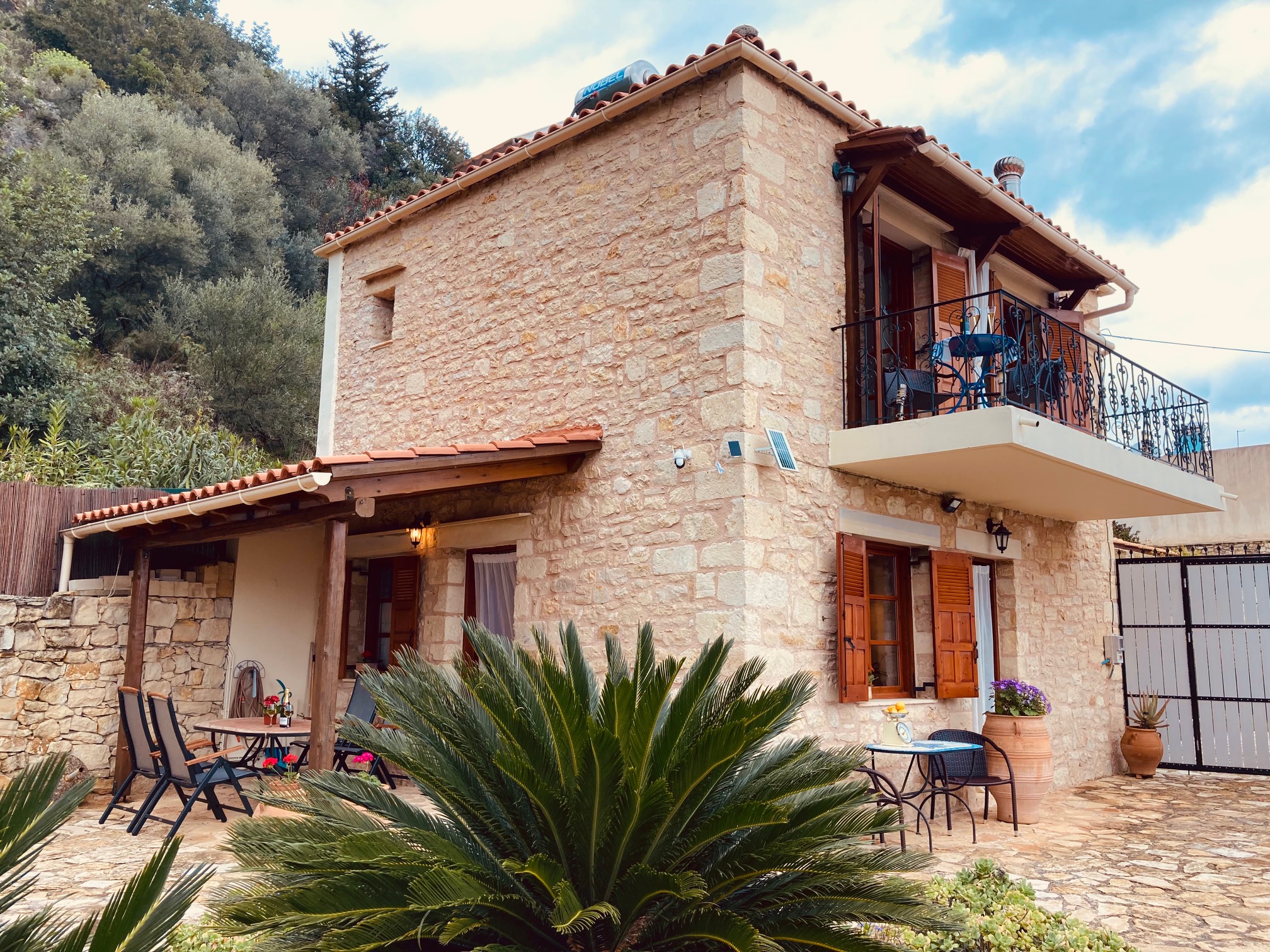 2 bedroom Detached house For Sale
