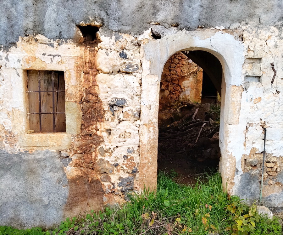 2 bedroom Stone House For Sale