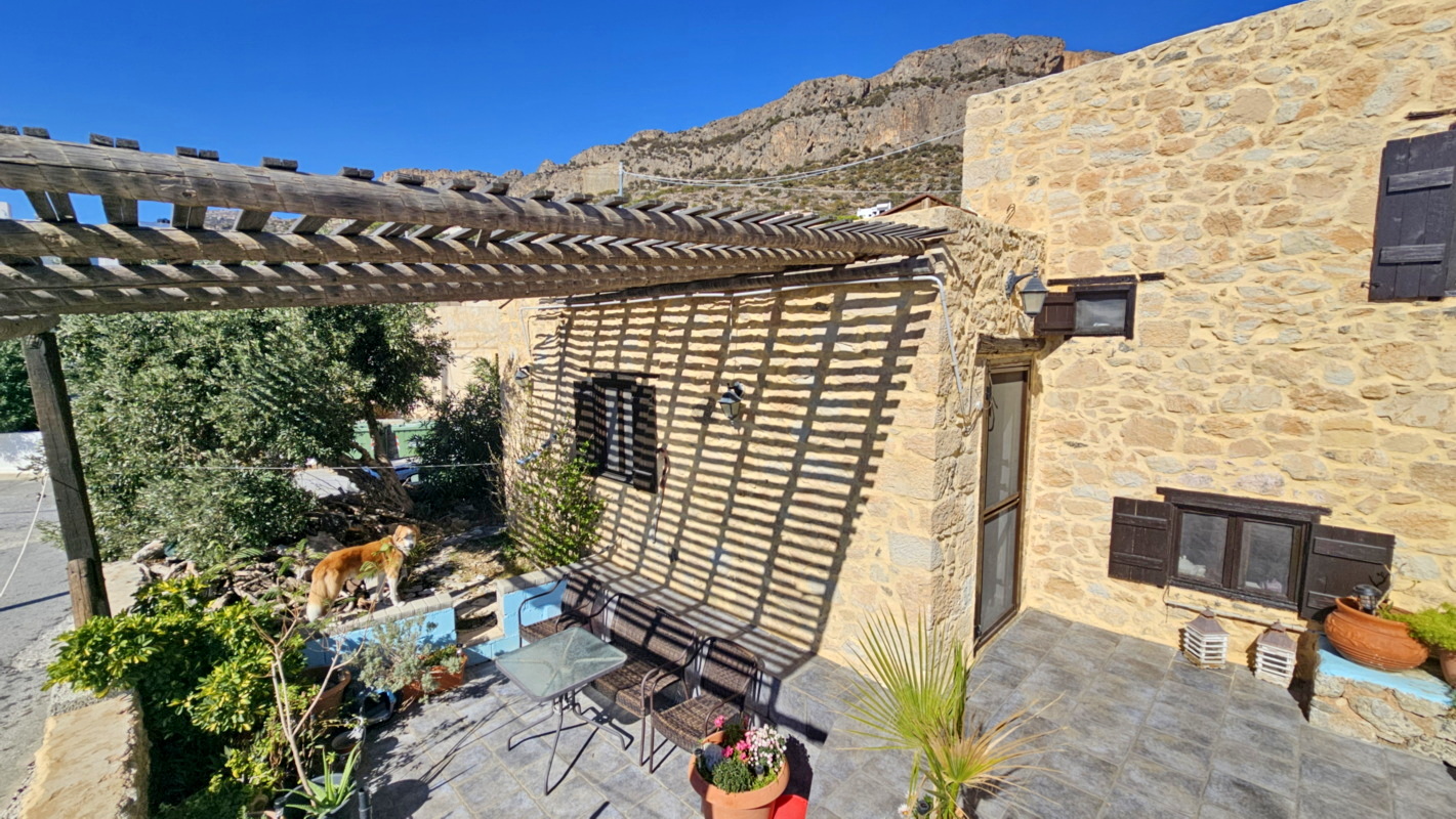 2 bedroom Stone House For Sale