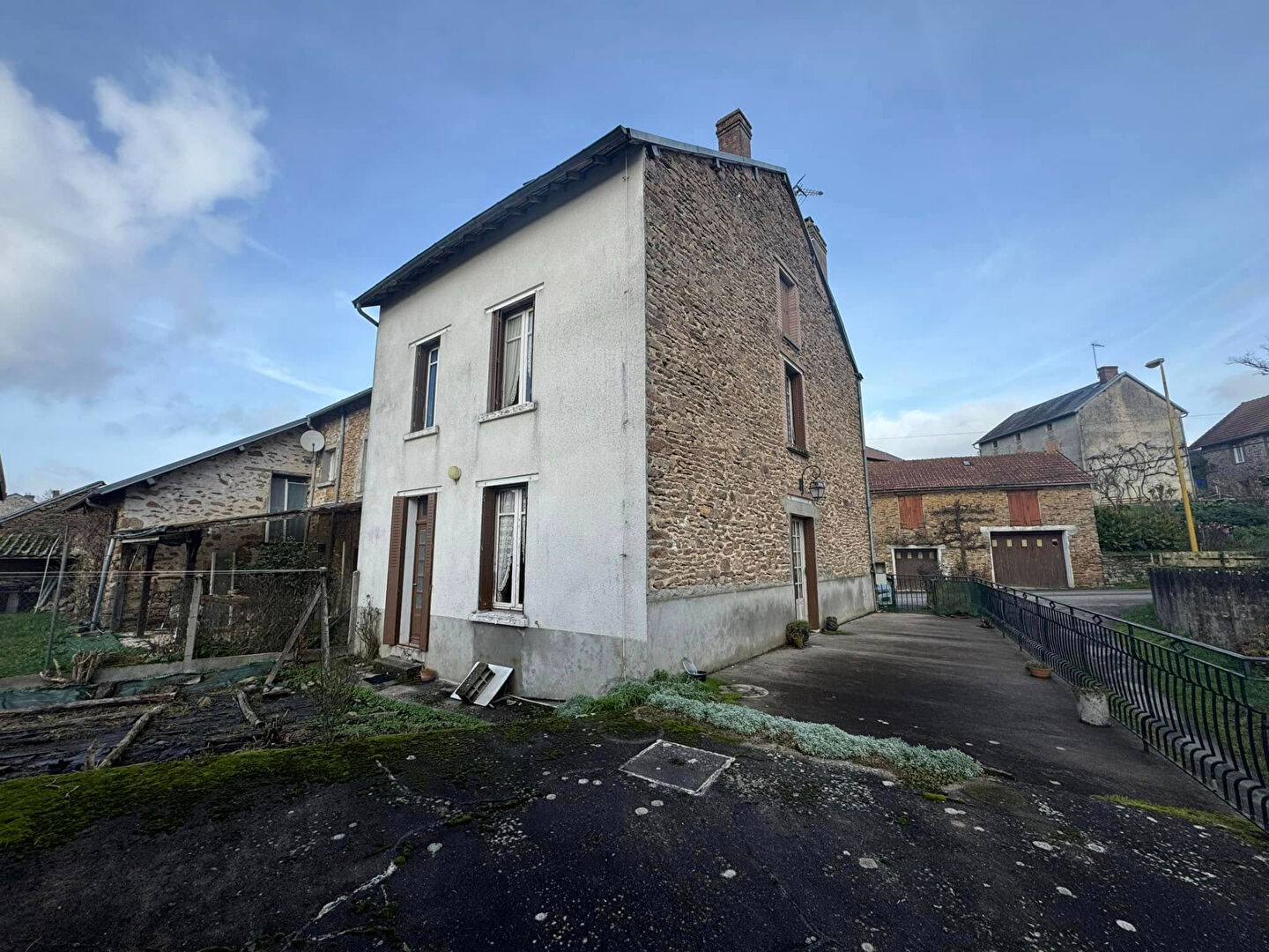 3 bedroom Village House For Sale