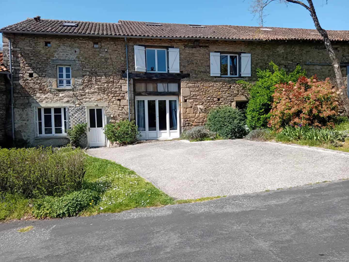 5 bedroom Stone House For Sale
