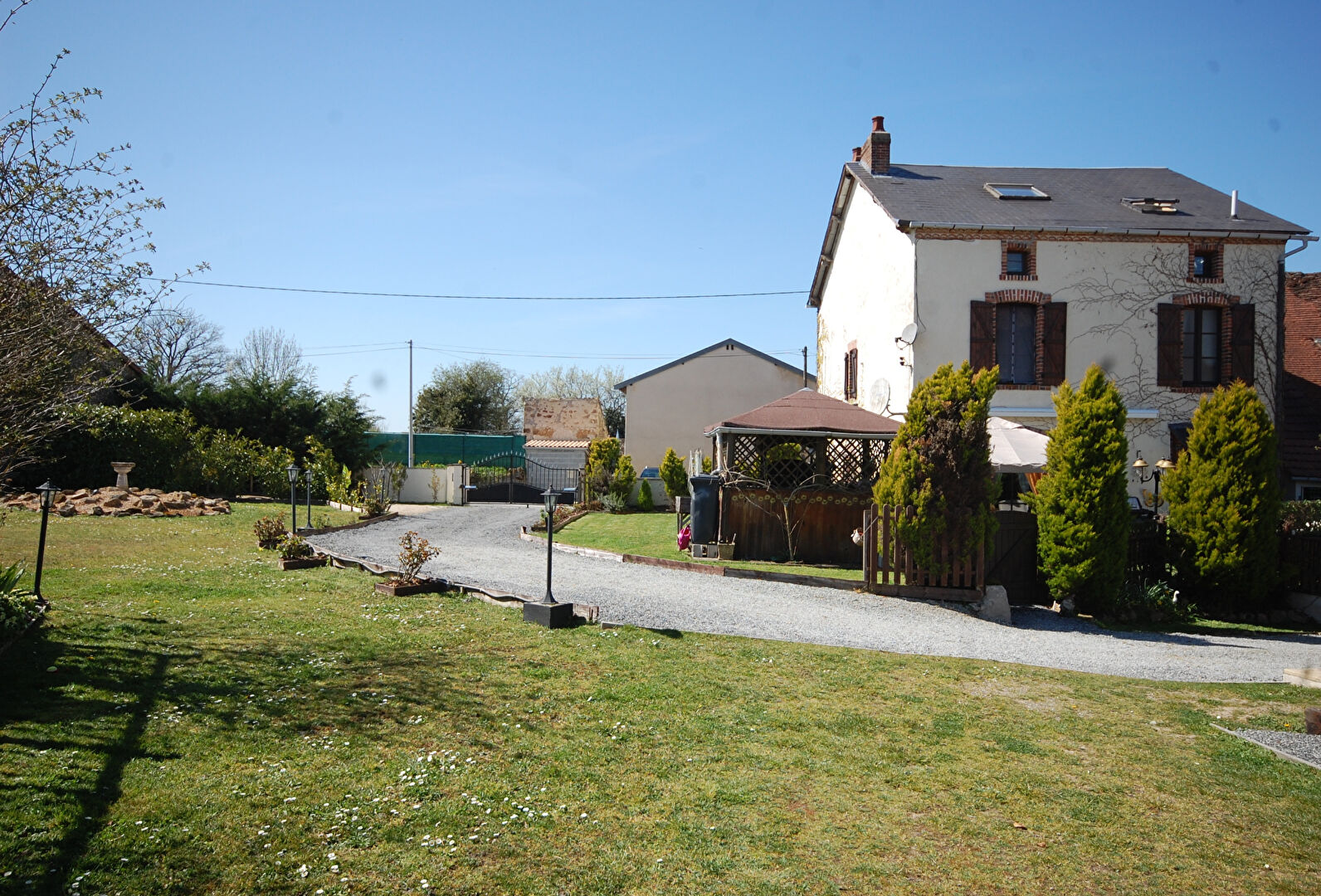 4 bedroom House (unspecified) For Sale