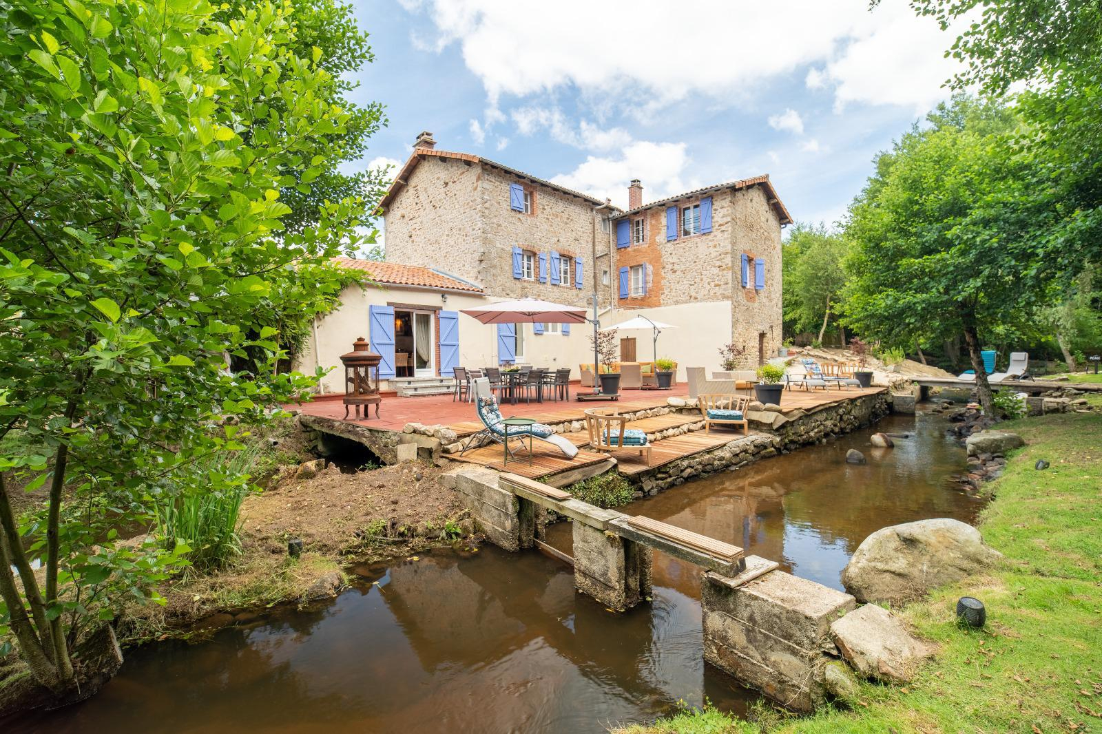 6 bedroom House (unspecified) For Sale